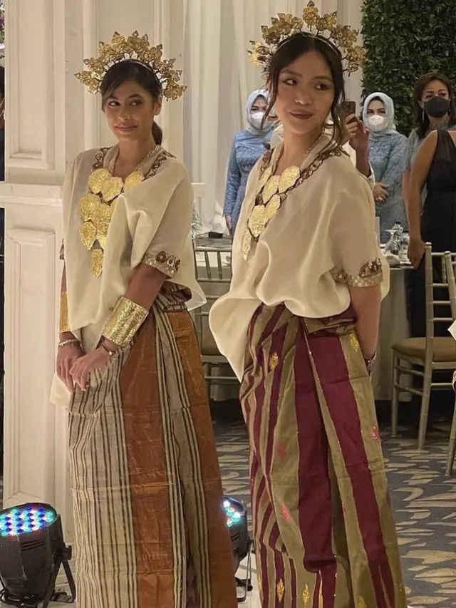 Punya Wajah Blasteran, 4 Potret Valerie Thomas Kenakan Pakaian Tradisonal Indonesia dari Baju Bodo Hingga Kebaya Bali/dok. valerieethomas