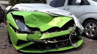 Mobil Lamborghini milik Hotman Paris Hutapea, mengalami kecelakaan, Jakarta, (5/10/14). (Liputan6.com/Johan Tallo)