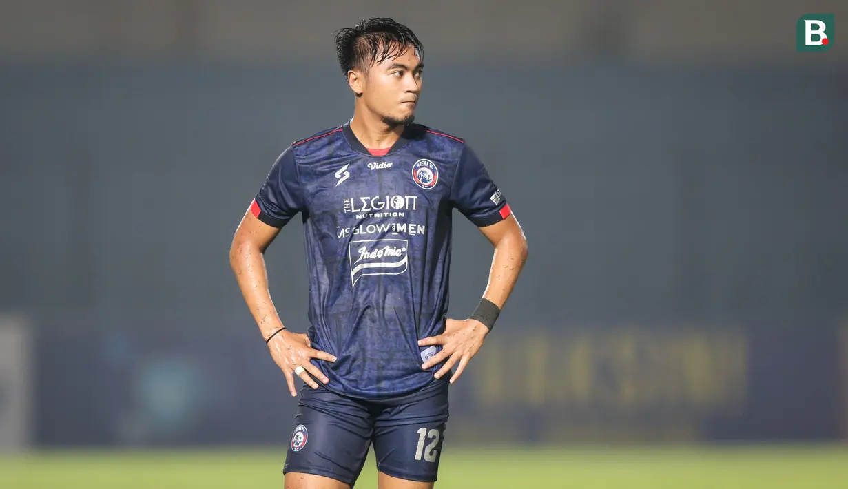 Selain dari keempat pemain asingnya, ada dua pemain lokal andalan yang absen. Salah satunya adalah Rizky Dwi Febrianto. Hal tersebut memaksa pelatih Eduardo Almeida memainkan Achmad Figo. (Bola.com/Bagaskara Lazuardi)