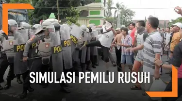 Polres Tegal Jawa Tengah gelar simulasi penanganan jika pelaksanaan pemilu berakhir rusuh. Simulasi melibatkan water cannon dan anjing pelacak.