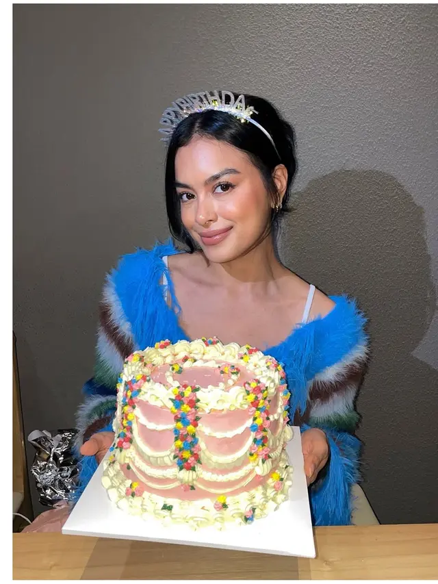 5 Gaya Outfit Eva Celia Rayakan Ultah ke-33, Tampil Playful Pakai Cardigan Bulu