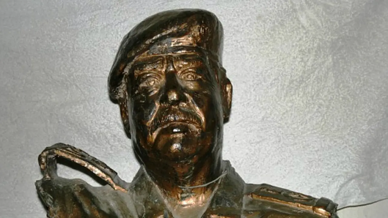 Patung Saddam Hussein