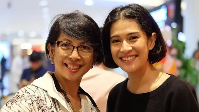 6 Momen Kedekatan Dian Sastro Bareng Orang Tua, Harmonis Meski Beda Agama