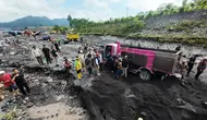 Tim gabungan melakukan perbaikan tanggul yang rusak  di Dusun  Bondeli akibat diterjang lahar hujan Gunung Semeru (Istimewa)