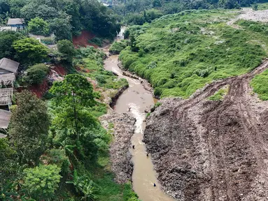 Foto udara memperlihatkan kondisi Tempat Pembuangan Akhir (TPA) sampah Cipayung, Depok, Jawa Barat, Selasa (7/5/2024). (merdeka.com/Arie Basuki)