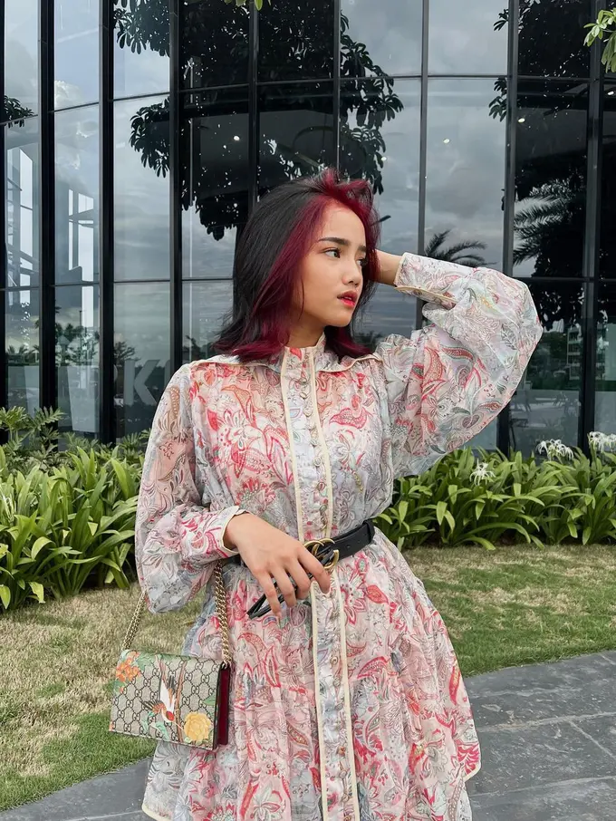 Fuji Tampil Stylish dengan Warna Rambut Baru