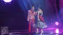 Penampilan memukau Danang, finalis asal Indonesia, dalam Grand Final D'Academy Asia 2015 Result Show di Studio 5 Indosiar, Jakarta, Selasa (29/12). (Liputan6.com/Herman Zakharia)