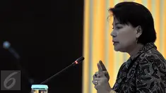 Salah satu calon pimpinan KPK, Brigjen Pol Basaria Panjaitan menjawab pertanyaan dari anggota Pansel KPK di Gedung Sekneg, Jakarta, Senin (24/8/2015). Panitia seleksi melakukan uji wawancara kepada 19 calon pimpinan KPK. (Liputan6.com/Herman Zakharia)