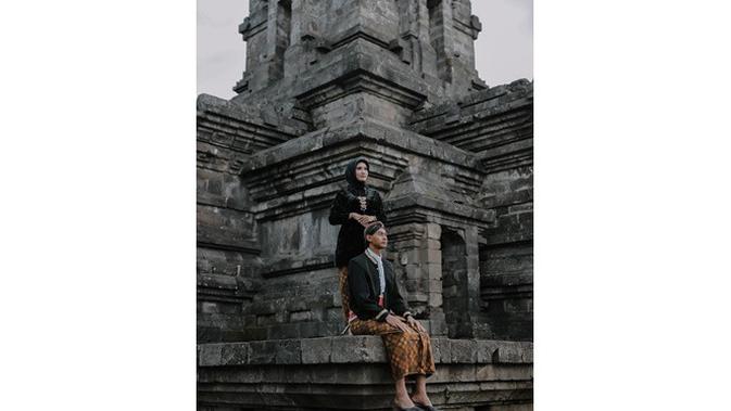 5 Foto Prewedding Satria Tama dan Aisyah, Konsep Vintage dan Adat Jawa (sumber: Instagram.com/ichaayuningtyas)