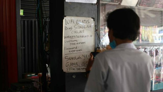 Viral Warkop Pitulikur Surabaya, Sediakan WiFi Gratis Untuk Sekolah Online. (Sumber: Instagram/warkoppitulikur)