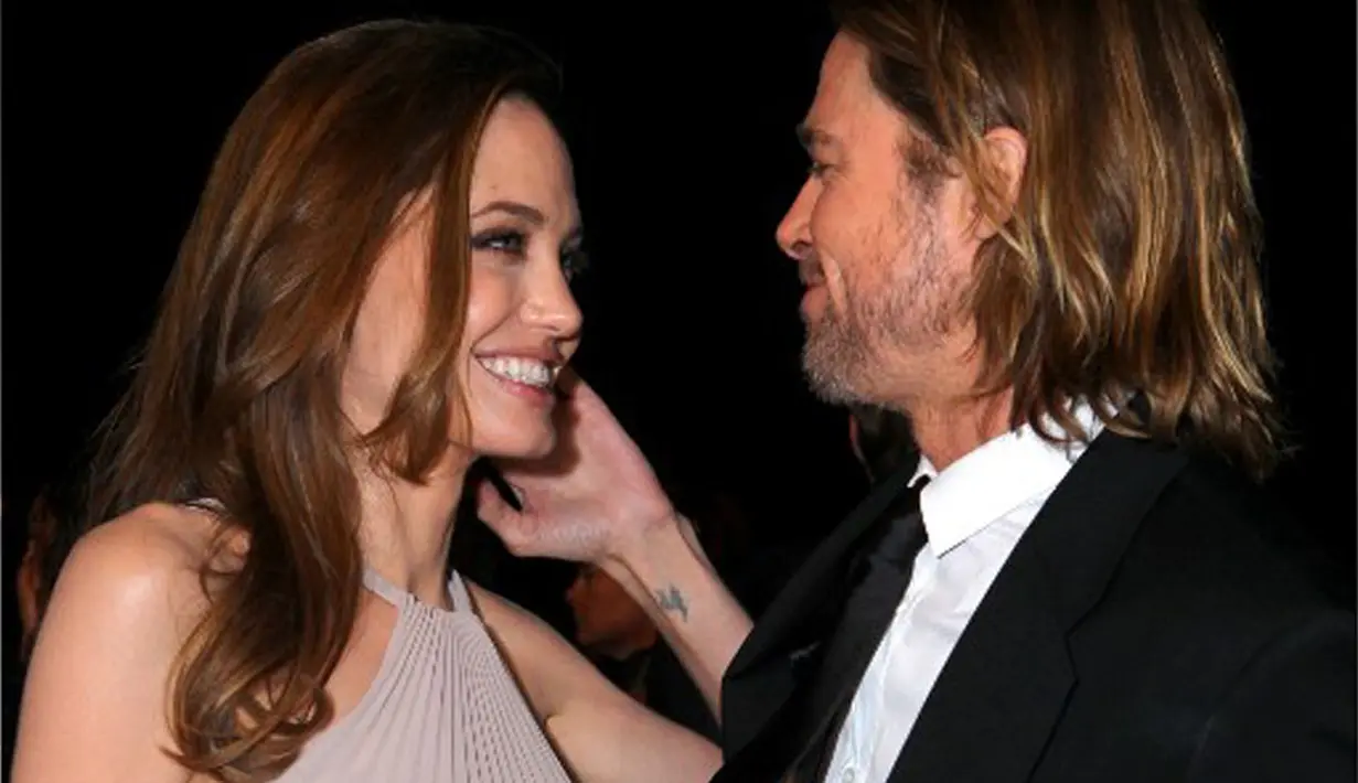 Kabar bahagia datang dari Brad Pitt dan Angelina Jolie. Bukan untuk rujuk, namun keduanya berusaha untuk memperbaiki hubungannya demi anak-anak, meskipun bukan sebagai suami-istri. (AFP/Bintang.com)