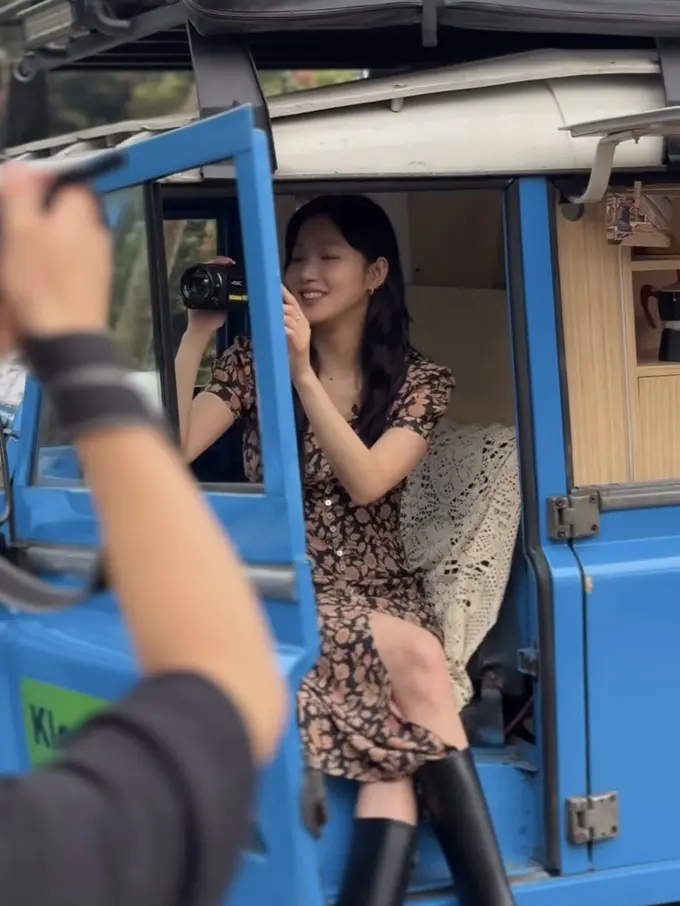 Kim Go Eun Pemeran Exhuma Saat Syuting di Bandung