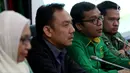 Wakil Sekjen PPP Achmad Baidowi (dua kanan) memberi pemaparan Workshop Nasional DPRD F-PPP se-Indonesia di Jakarta, Jumat (11/5). Workshop ini akan menjadi syarat bagi anggota DPRD untuk dicalonkan kembali pada Pemilu 2019. (Liputan6.com/JohanTallo)