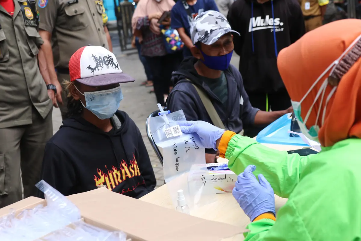 Puluhan Warga di Kelurahan Sudimara Barat Tangerang Jalani Tes GeNose C19