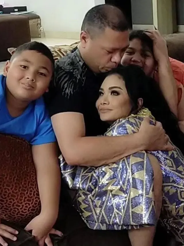 [Fimela] Krisdayanti dan Raul Lemos