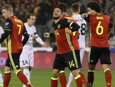 Penyerang Belgia, Dries Mertens, merayakan gol yang dicetaknya ke gawang Estonia pada laga Kualifikasi Piala Dunia 2018 di King Baudouin Stadium, Belgia, Minggu (13/11/2016). Belgia menang 8-1 atas Estonia. (EPA/Olivier Hoslet)