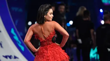 Aktris sekaligus penyanyi Vanessa Hudgens setibanya pada ajang  MTV Video Music Awards (VMA) 2017 di Inglewood, California, Minggu (27/8). Vanessa Hudgens tampil mempesona dengan gaun merah transparan. (Photo by Chris Pizzello/Invision/AP)