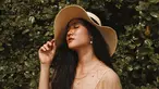 Dengan menggunakan topi pantai, digunakan sebagai salah satu aksesoris yang dapat menghalau terik matahari bagi Febby. Selain itu, dengan menggunakan topi juga ia terlihat makin stylish. (Liputan6.com/IG/febbyrastanty)