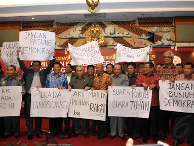 Ratusan bupati dan walikota saat menyampaikan penolakan Pilkada lewat DPRD di Jakarta, (11/9/14). (Liputan6.com/Panji Diksana)
