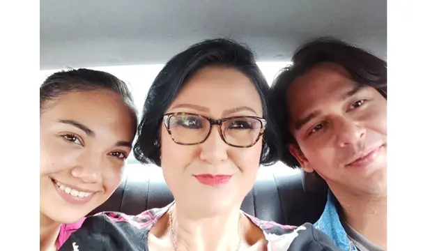 6 Potret Akrab Debbie Cynthia Dewi dengan Pemain Samudra Cinta, Langganan Antagonis