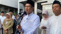 Penjabat Gubernur DKI Jakarta Heru Budi Hartono melaksanakan sholat Idul Adha bersama pejabat DKI Jakarta di Masjid Fatahillah Balai Kota, Kamis (29/6/2023). (Merdeka.com/ Rahmat Baihaqi)