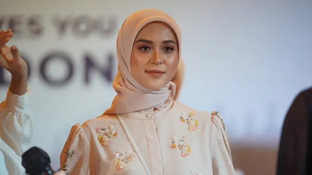 6 Gaya Makeup Wardah x Klamby di Runway London Fashion Week