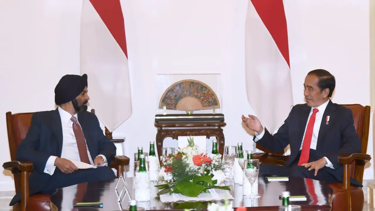 Presiden Joko Widodo atau Jokowi menerima Presiden Bank Dunia Ajay Banga