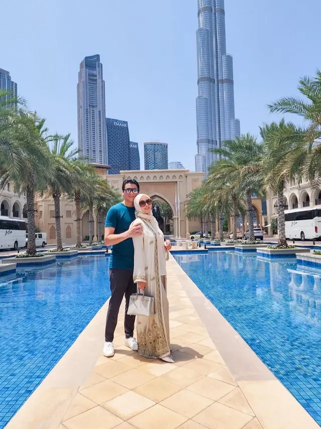 8 Momen Liburan Syahrini dan Reino Barack di Dubai, Tampil Mesra