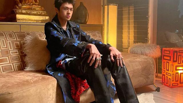 7 Potret Warren Hue, Rapper Asal Indonesia yang Gabung dengan 88Rising