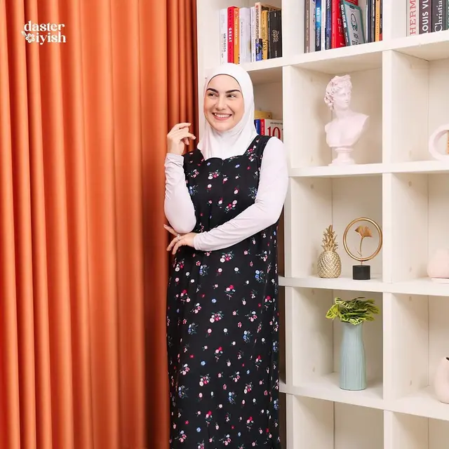7 Potret Irish Bella Tampil Santai dengan Daster di Rumah, Tetap Menawan