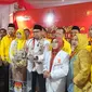 Pasangan Imam-Ririn mendaftar ke KPU Kota Depok untuk mengikuti Pilkada Kota Depok 2024. (Liputan6.com/Dicky Agung Prihanto)