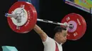 Eko membukukan angkatan Snatch 135 kilogram, tetapi tak berhasil mengangkat beban dalam tiga percobaan Clean & Jerk. (AP Photo/Kin Cheung)