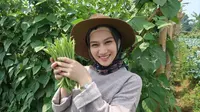 Melansir dari Lifestyle Liputan6, Melody dipercaya mampu mengemban tugas sebagai Duta Petani Milenial karena mempererat persahabatan antara Jepang dan Indonesia sebagai personel JKT48. Selain itu, Melody dinilai mampu mengemban misi memperkenalkan dan meningkatkan kerja sama dalam bidang yang lebih luas. Kecintaannya terhadap pertanian, sering diunggah Melody di laman Instagramnya. (Liputan6.com/IG/@melodylaksani92)