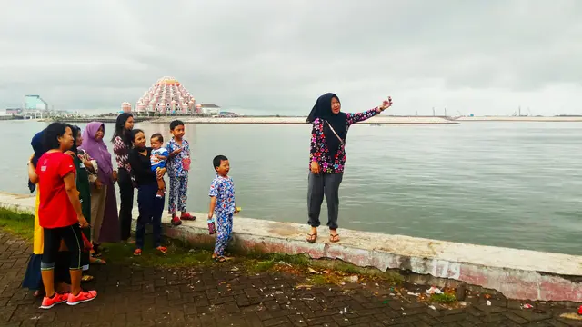 Fenomena Awan Pagi Dipuncak Masjid 99 Kubah