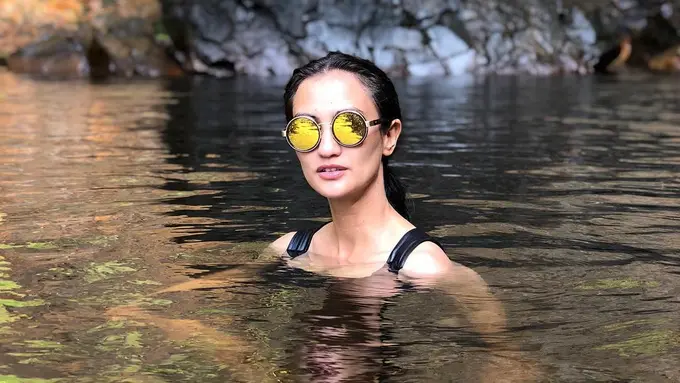 [Fimela] Atiqah Hasiholan