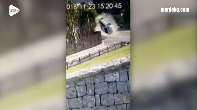 VIDEO: Rekaman Wanita Terlempar dari Mobil Saat Kecelakaan