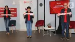 Presiden Direktur Bank OCBC NISP Parwati Surjaudaja (tengah), Direktur Ka Jit (kanan) dan Puteri Indonesia 2008 Zivanna Letisha (kiri) saat peluncuran Gerakan #MelajuJauh di Jakarta, Selasa (27/10/2020). (Liputan6.com/Fery Pradolo)