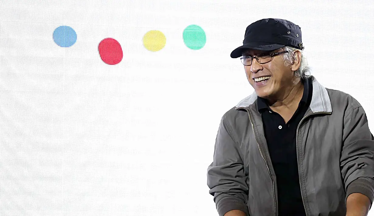 Iwan Fals tampaknya tak pernah kekurangan kosa kata saat membuat lagu. Ia mengunggah tentang seorang ibu dan anak dalam lagu berjudul Ibu. (Nurwahyunan/Bintang.com)