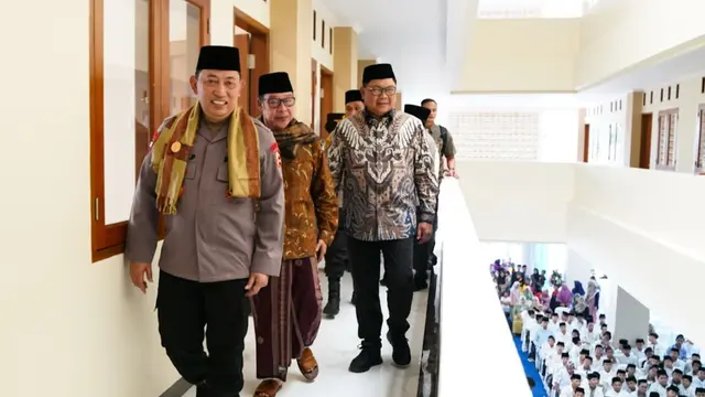 Dukung Pendidikan Santri di Cirebon, Bank Mandiri Tingkatkan Fasilitas Ponpes Al-Inaaroh Al-Hikam