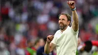 Pelatih Inggris, Gareth Southgate merayakan kemenangan atas Swiss pada laga perempat final Euro 2024 di Duesseldorf Arena, Duesseldorf, Jerman, Sabtu (06/07/2024). (AFP/Ina Fassbender)