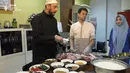 Syeh Ali Jaber Masak bareng Raffi Ahmad dan Nagita Slavina (Youtube/Syekh Ali Jaber)