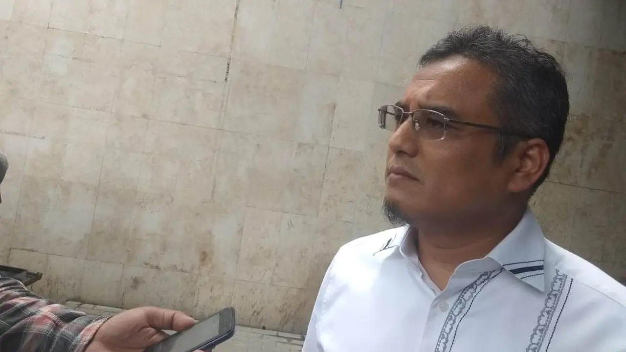 Ahli hukum pidana Chairul Huda dipanggil Polda Metro Jaya untuk mendalami kasus pengeroyokan yang diduga dilakukan anggota Komisi III, Herman Hery. (Merdeka.com/Ronald)
