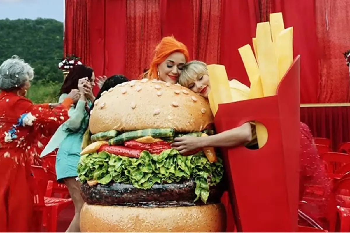 Sempat Berseteru, Begini Akrabnya Katy Perry dan Taylor Swift di Video Clip Terbaru