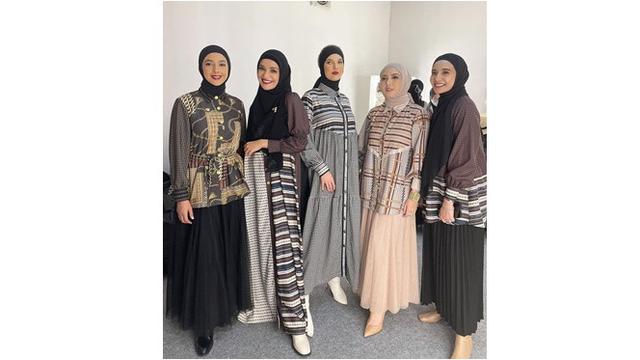 6 Potret Nabila Syakieb Pakai Hijab di Acara Fashion Zaskia Sungkar, Curi Perhatian