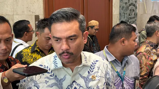Menteri Usaha Makro, Kecil dan Menengah (UMKM) Maman Abdurrahman usai menghadiri acara ISEF ke-11 tahun 2024, di JCC, Jakarta, Rabu (30/10/2024). (Tira/Liputan6.com)