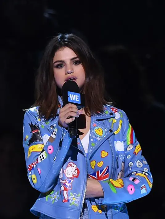 Selena Gomez, salah satu penyanyi yang baru saja merilis single terbarunya juga masuk dalam nominasi Top Social Artist, sejajar dengan Justin Bieber, mantan kekasih hatinya. Namun sosoknya tak terlihat di sana. (AFP/Bintang.com)