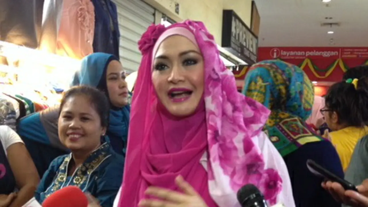 Suami Ditahan, Eddies Adelia Kembali Syuting Cari Nafkah