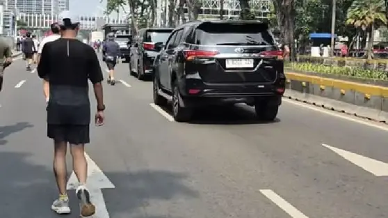 Viral Toyota Fortuner dan Alphard Pelat Nomor ZZ Terobos CFD, Siapa Pemiliknya?