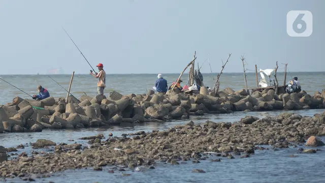 Keseruan Mancing Ikan Sambil Menunggu Buka Puasa