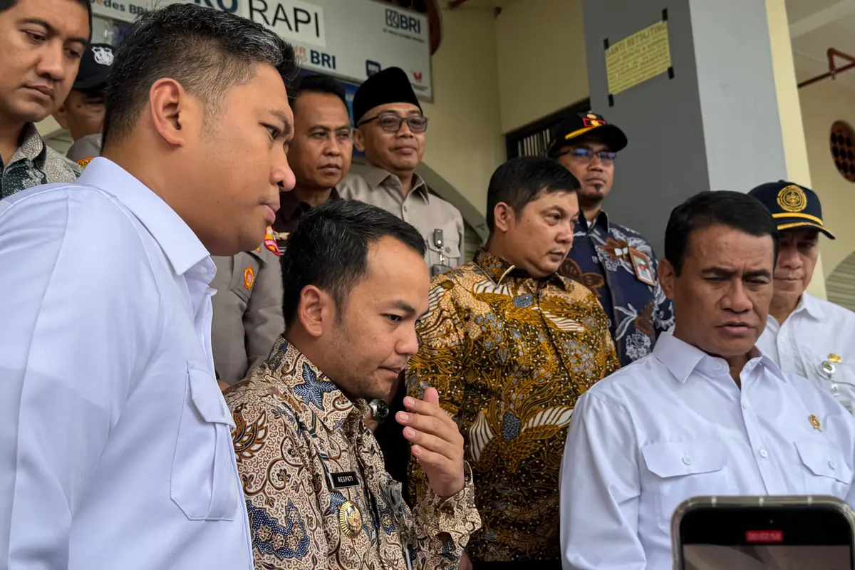 Mentan Amran Sulaiman Sidak Harga Beras di Pasar Legi Solo